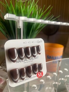 Cat Eye Handmade Press-On Nail Set — Deep Chocolate Brown (Size M)